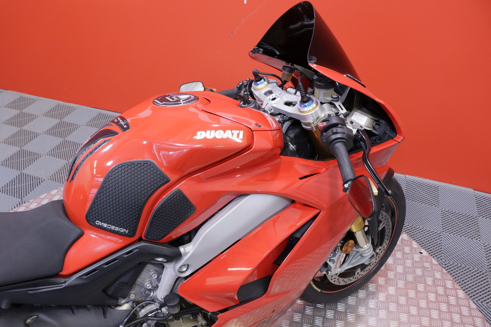 Ducati - PANIGALE V4 - V4S // Huoltokirja / DQS / Öhlins / Ajomodet / Mukautettavat säädöt YMS! // - Moottoripyörä