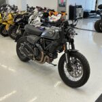 Ducati - Scrambler - Dark // 1. Om. Suomi-pyörä / Huoltokirja // - Moottoripyörä