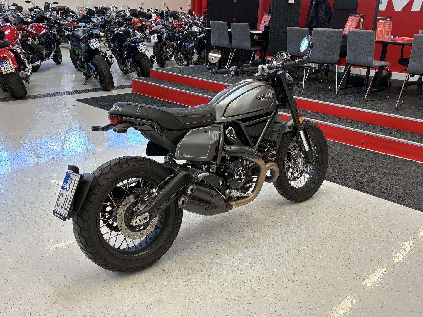 Ducati - Scrambler - Dark // 1. Om. Suomi-pyörä / Huoltokirja // - Moottoripyörä