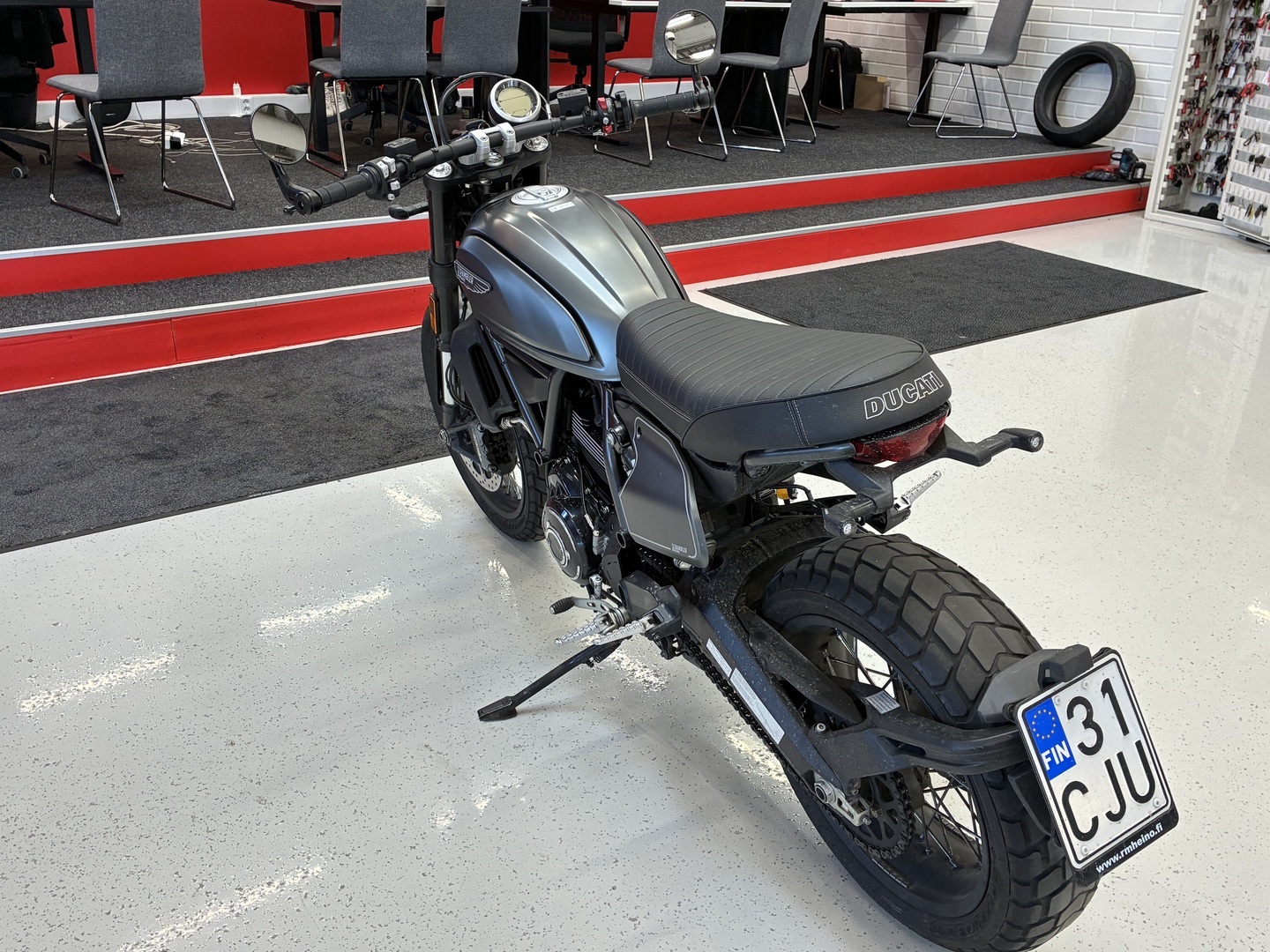 Ducati - Scrambler - Dark // 1. Om. Suomi-pyörä / Huoltokirja // - Moottoripyörä