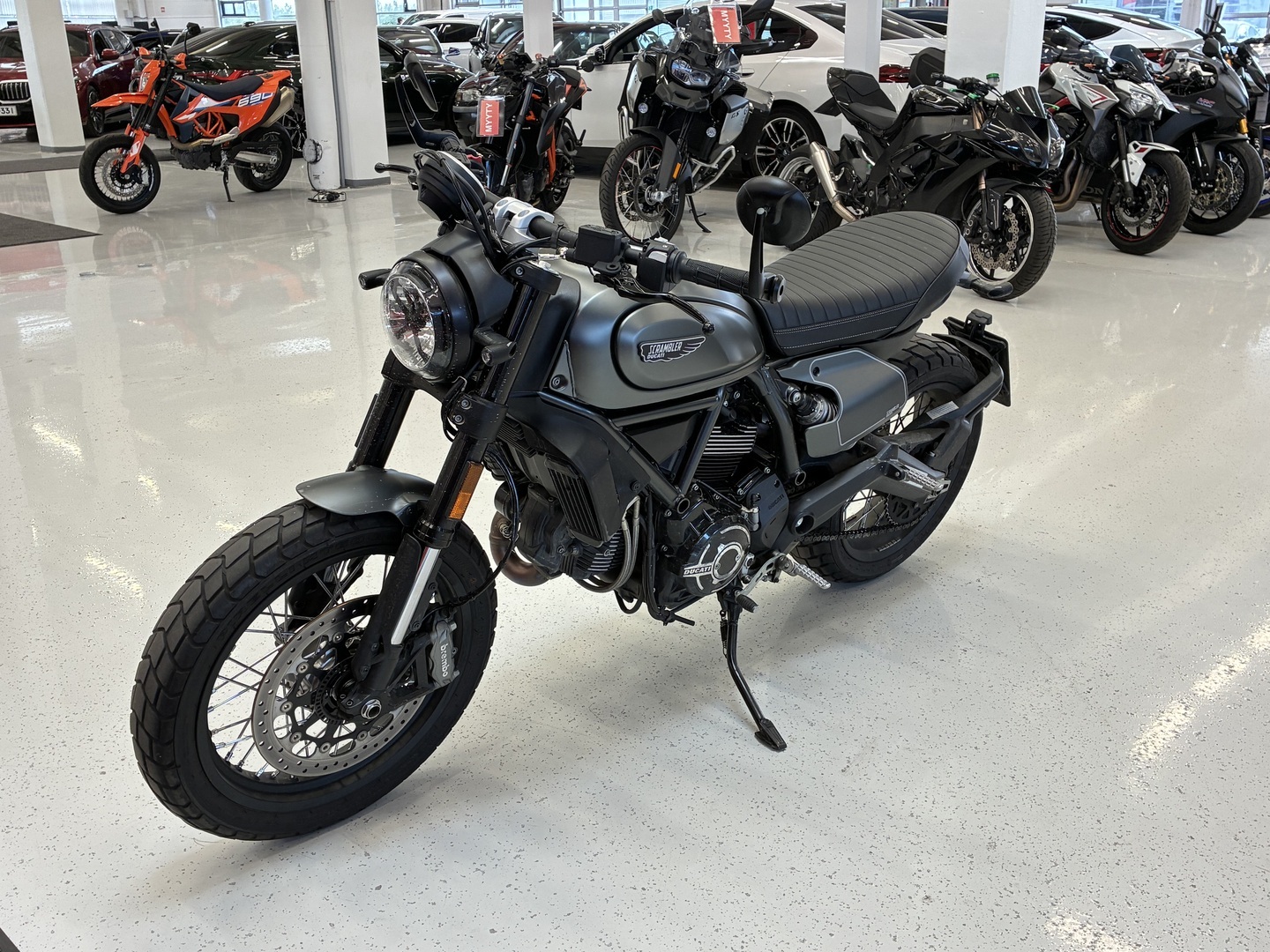 Ducati - Scrambler - Dark // 1. Om. Suomi-pyörä / Huoltokirja // - Moottoripyörä