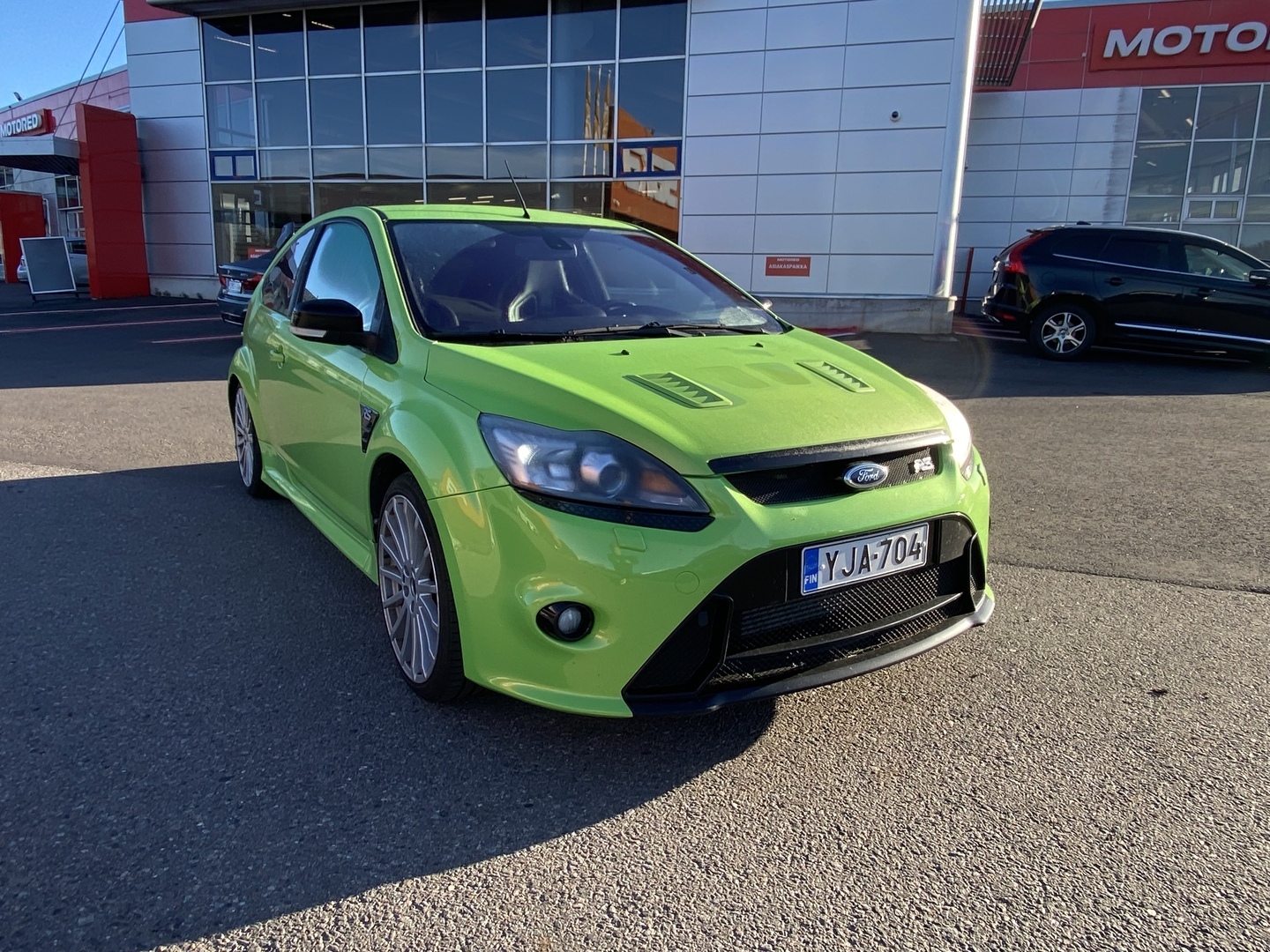 FORD - Focus - 2,5T 305 hv RS M6 3-ovinen - Viistoperä