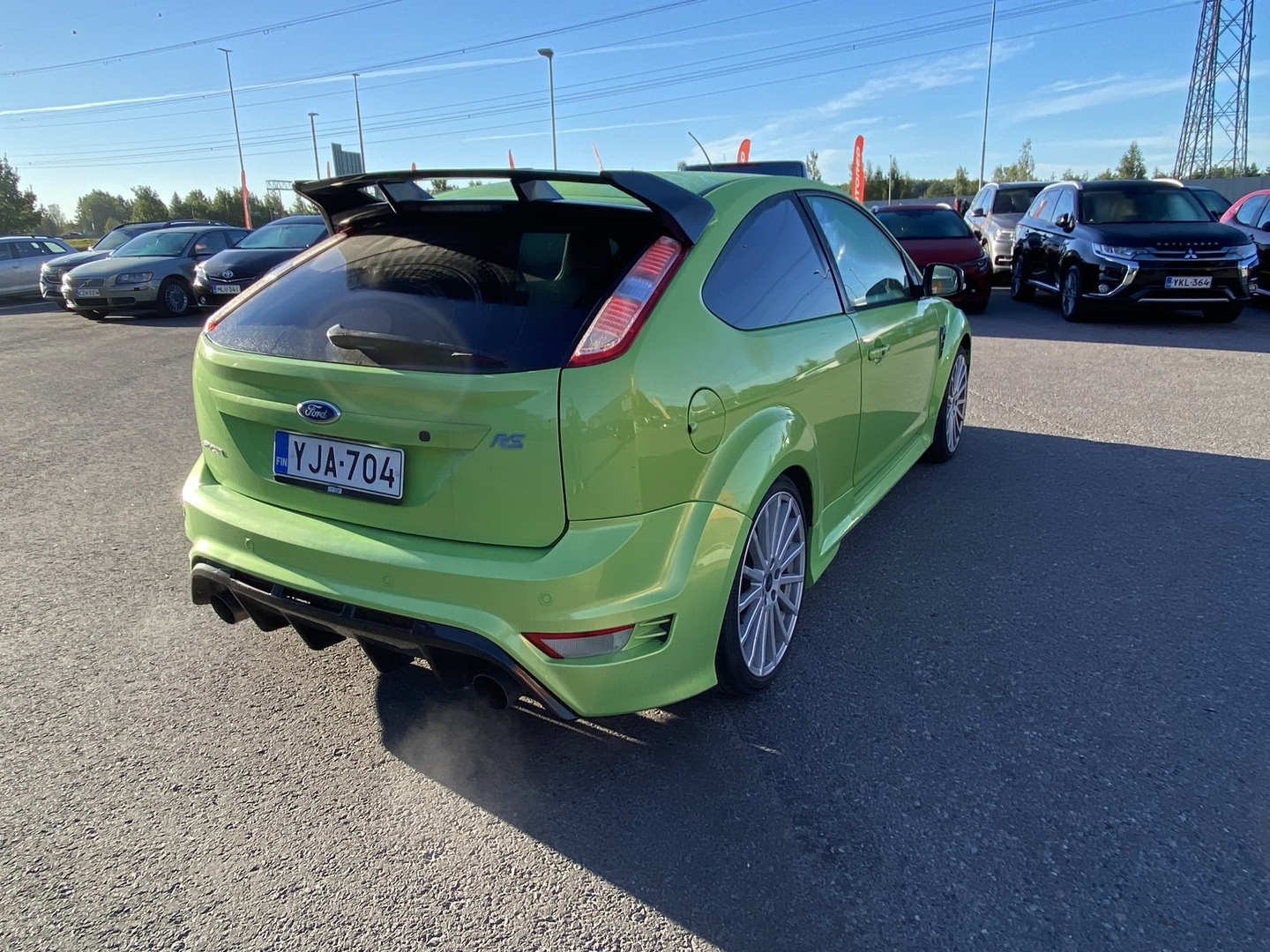 FORD - Focus - 2,5T 305 hv RS M6 3-ovinen - Viistoperä