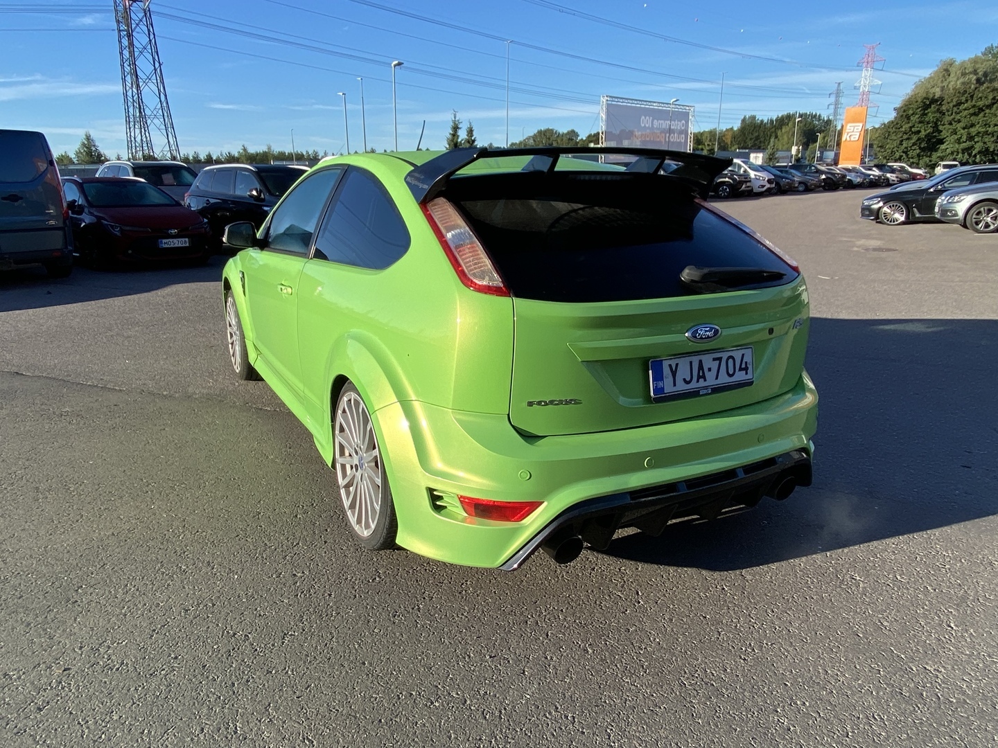 FORD - Focus - 2,5T 305 hv RS M6 3-ovinen - Viistoperä