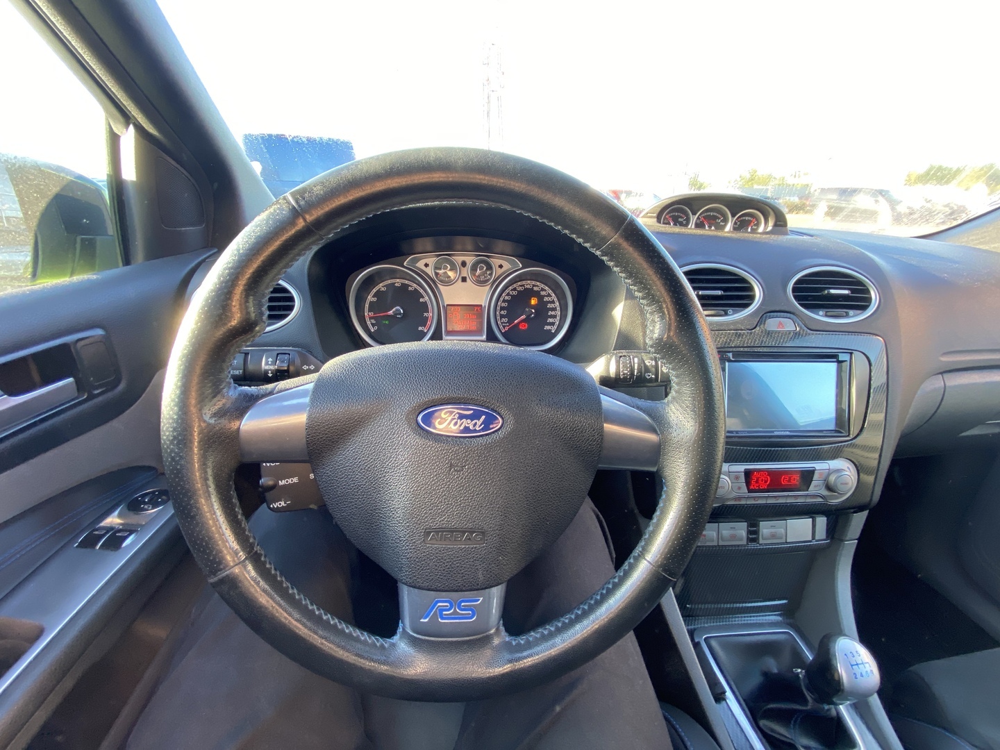 FORD - Focus - 2,5T 305 hv RS M6 3-ovinen - Viistoperä