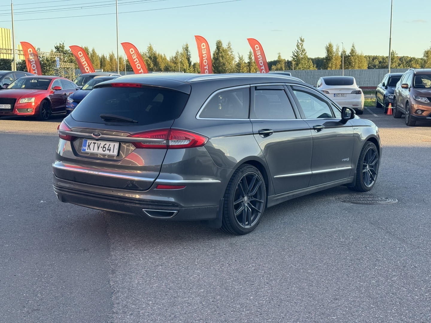 FORD - Mondeo - 2,0 187hv Hybrid eCVT Vignale HEV 4-ovinen - Sedan