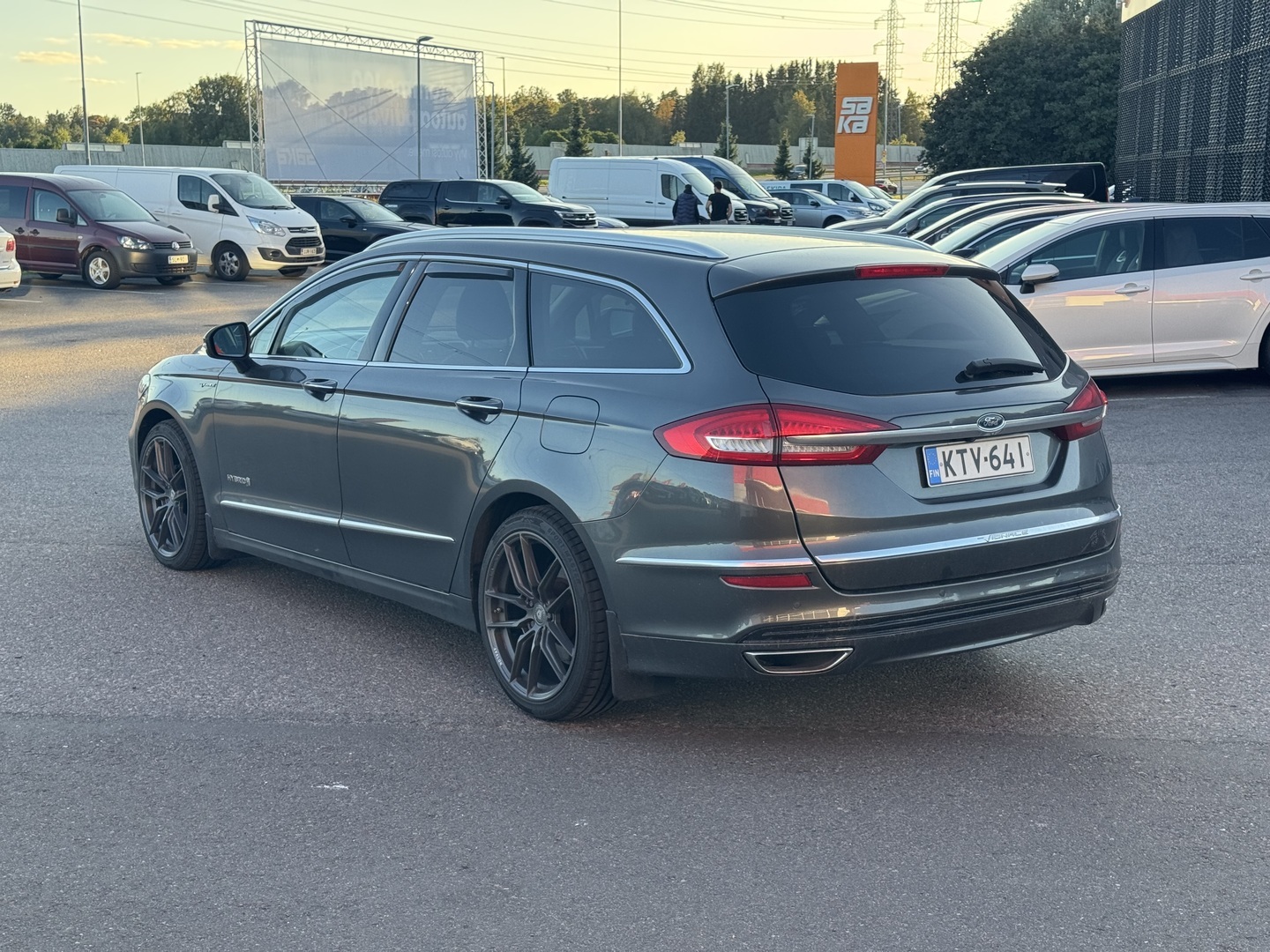 FORD - Mondeo - 2,0 187hv Hybrid eCVT Vignale HEV 4-ovinen - Sedan
