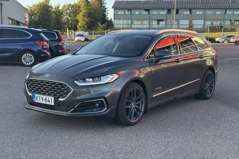 FORD - Mondeo - 2,0 187hv Hybrid eCVT Vignale HEV 4-ovinen - Sedan