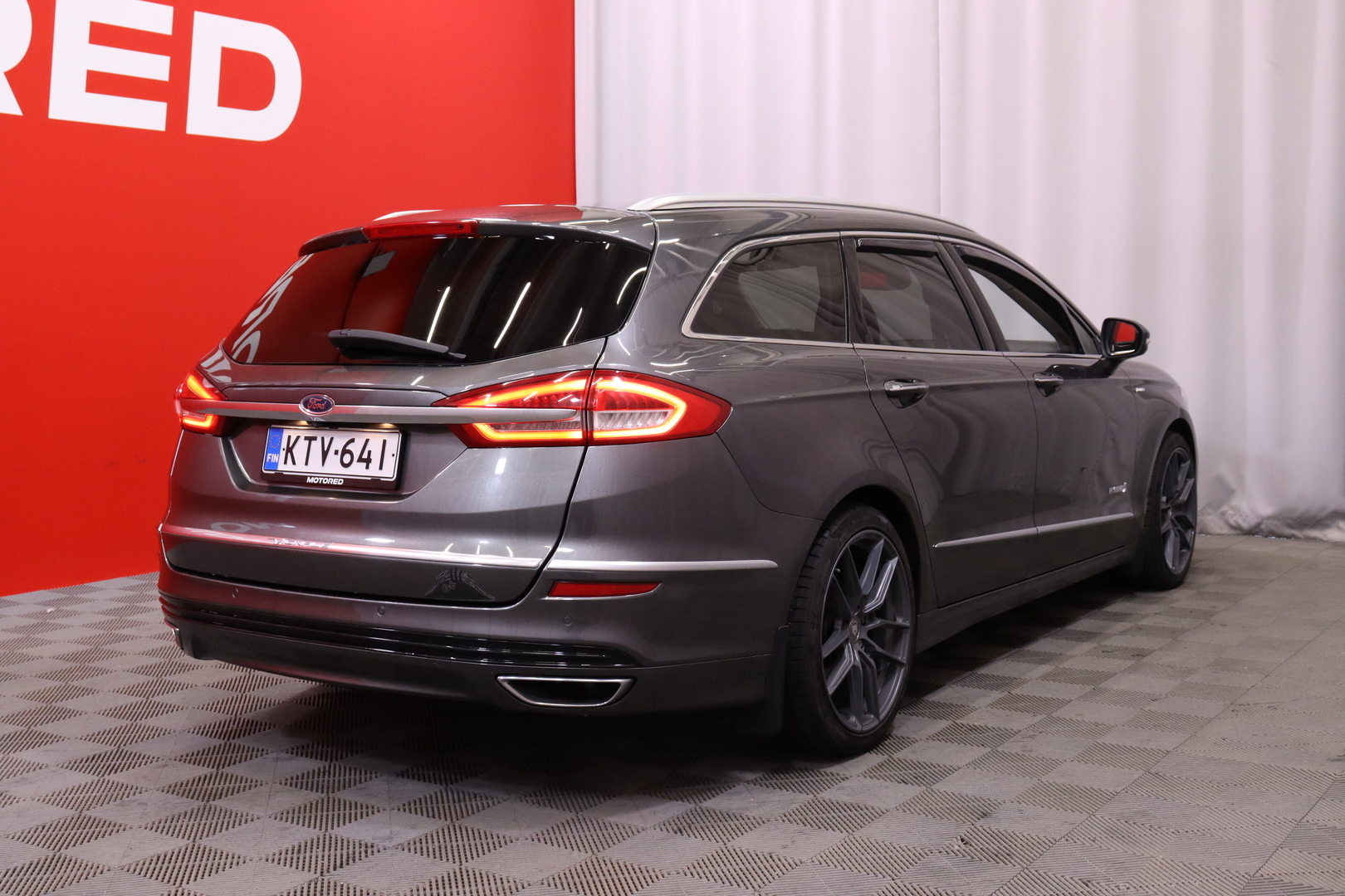 FORD - Mondeo - 2,0 187hv Hybrid eCVT Vignale HEV 4-ovinen - Sedan