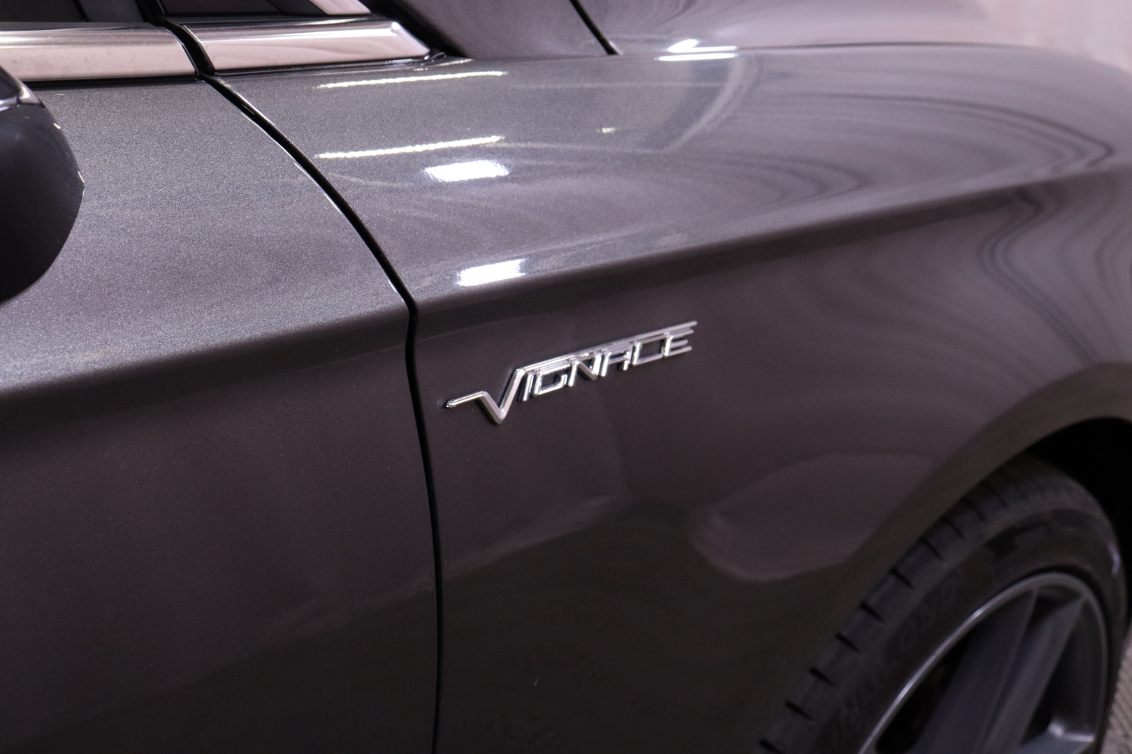 FORD - Mondeo - 2,0 187hv Hybrid eCVT Vignale HEV 4-ovinen - Sedan