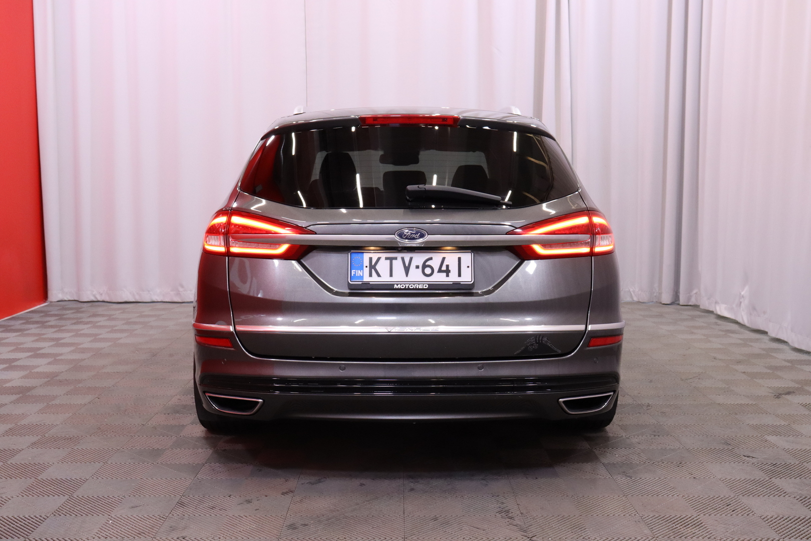 FORD - Mondeo - 2,0 187hv Hybrid eCVT Vignale HEV 4-ovinen - Sedan