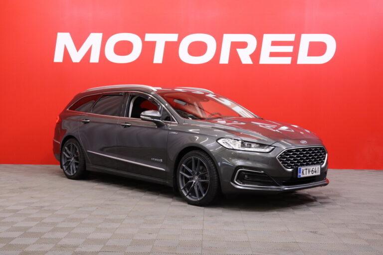 FORD - Mondeo - 2,0 187hv Hybrid eCVT Vignale HEV 4-ovinen - Sedan