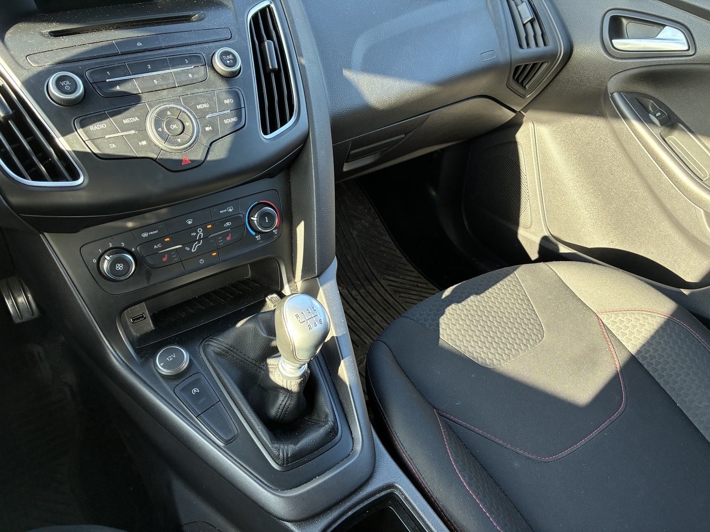 Ford - Focus - 1,0 EcoBoost 125 hv Start/Stop M6 ST-Line 5-ovinen - Viistoperä