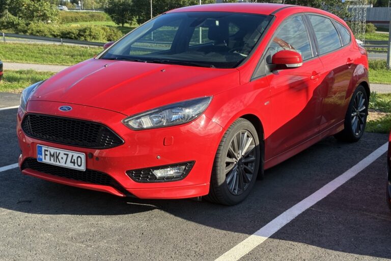 Ford - Focus - 1,0 EcoBoost 125 hv Start/Stop M6 ST-Line 5-ovinen - Viistoperä