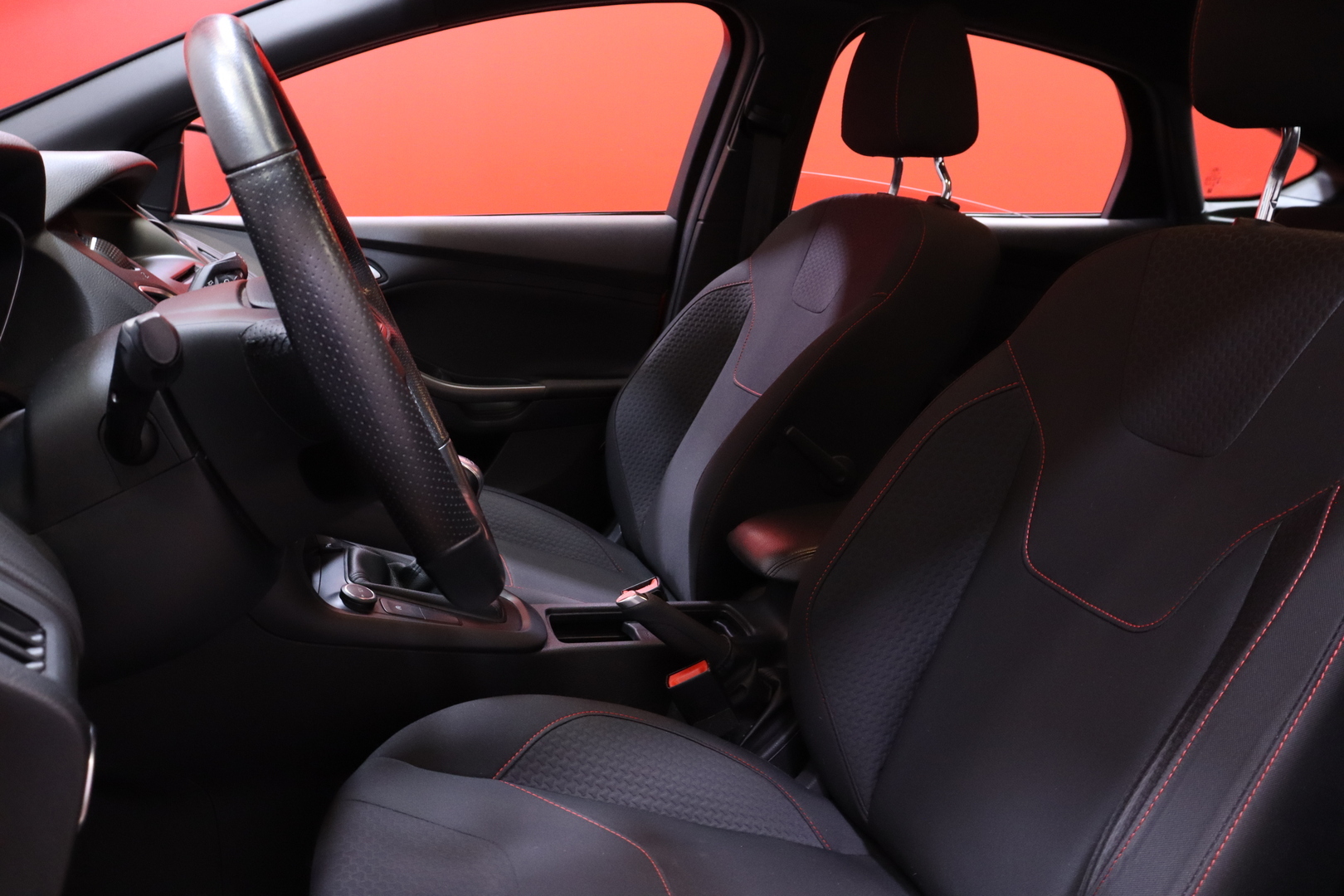 Ford - Focus - 1,0 EcoBoost 125 hv Start/Stop M6 ST-Line 5-ovinen - Viistoperä