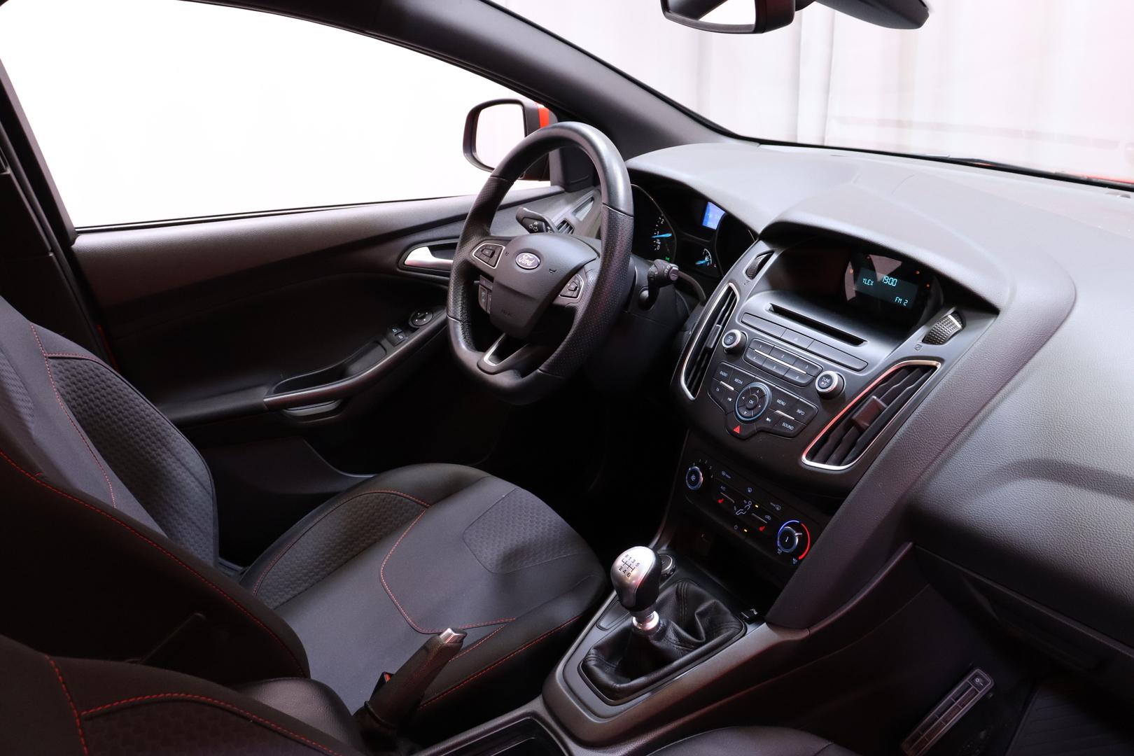 Ford - Focus - 1,0 EcoBoost 125 hv Start/Stop M6 ST-Line 5-ovinen - Viistoperä