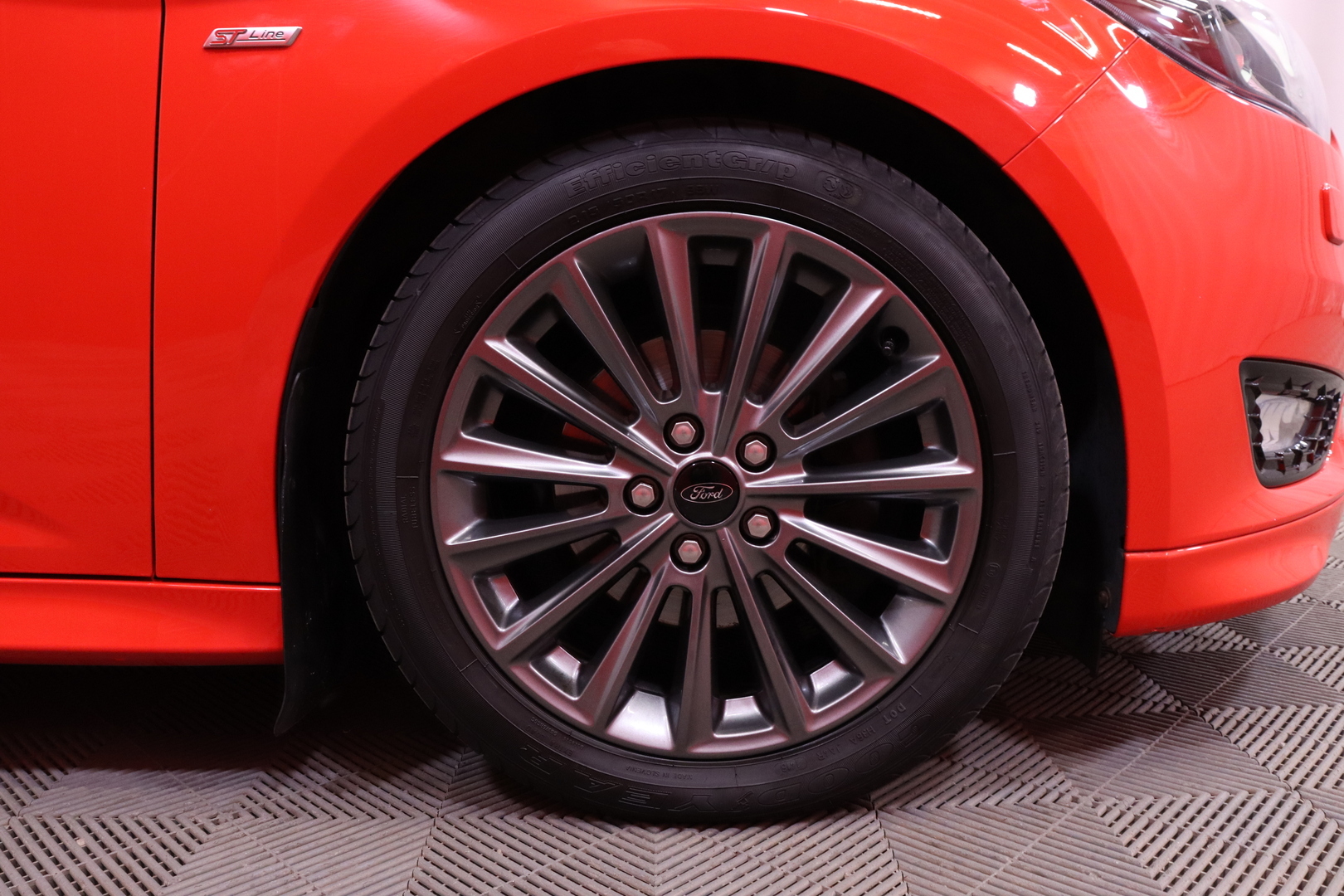Ford - Focus - 1,0 EcoBoost 125 hv Start/Stop M6 ST-Line 5-ovinen - Viistoperä