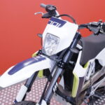 HUSQVARNA - 701 - Supermoto // Uudet renkaat // - Moottoripyörä