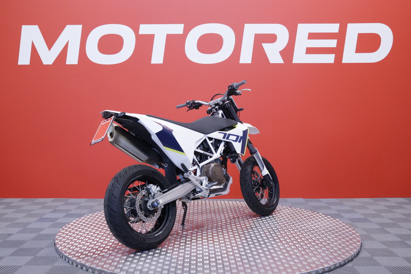 HUSQVARNA - 701 - Supermoto // Uudet renkaat // - Moottoripyörä