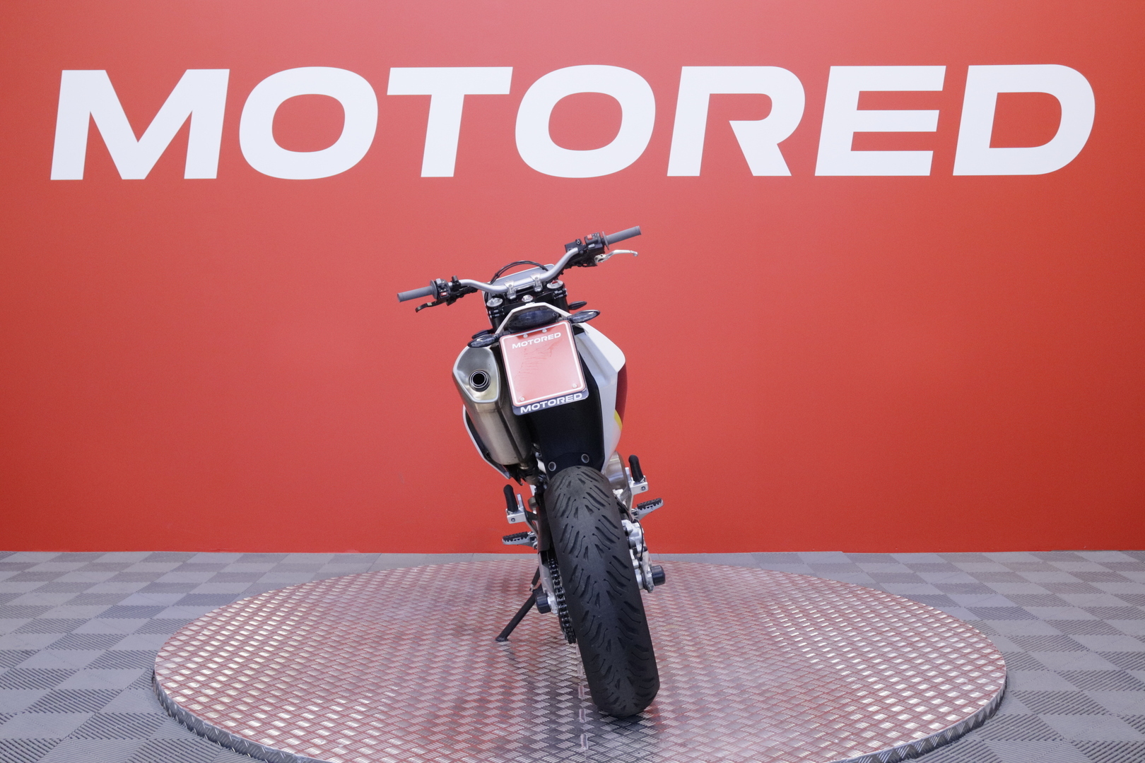 HUSQVARNA - 701 - Supermoto // Uudet renkaat // - Moottoripyörä