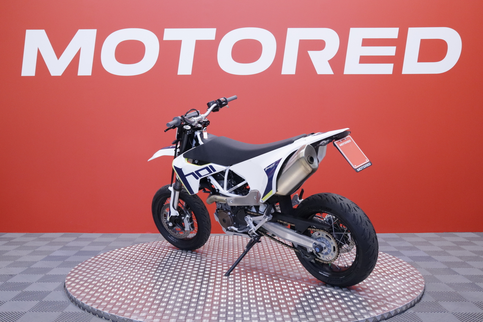 HUSQVARNA - 701 - Supermoto // Uudet renkaat // - Moottoripyörä