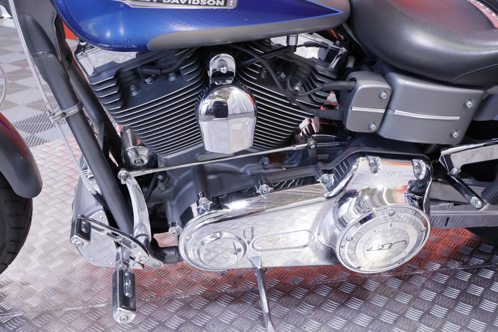 Harley-Davidson - CVO - FAT BOB FXDFSE // Suomi CVO / Nostajat tehty / Huoltokirja / Hieno alkup kuntoinen // - Moottoripyörä