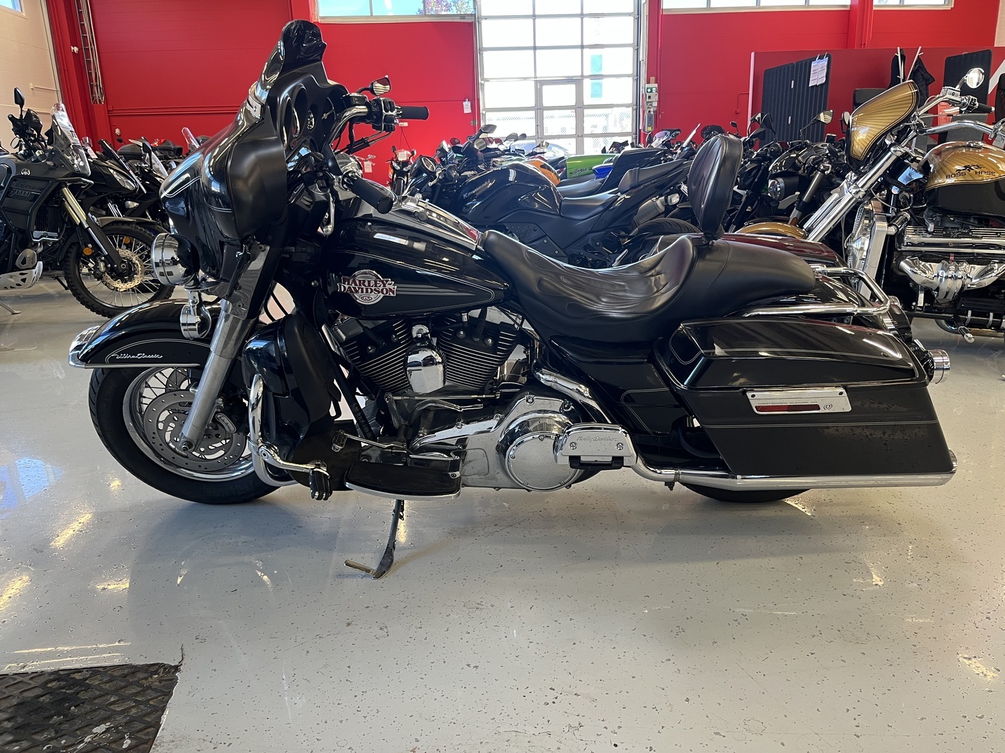Harley-Davidson - TOURING - FLHTCUI Ultra Classic Glide // FLHTCU / Vakkari / V&H / Stereot / 1- Kilpinen // - Moottoripyörä