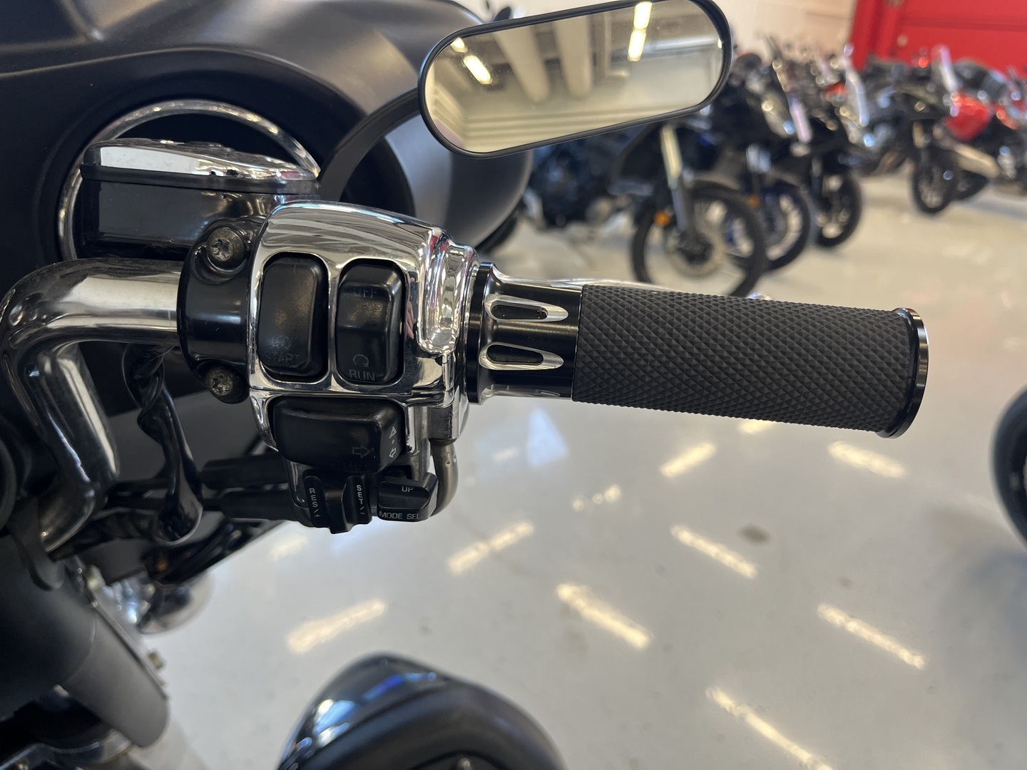 Harley-Davidson - TOURING - FLHTCUI Ultra Classic Glide // FLHTCU / Vakkari / V&H / Stereot / 1- Kilpinen // - Moottoripyörä