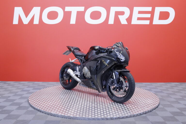 Honda - CBR - 1000 RR Fireblade // Juuri saapunut! / Suomi-pyörä / Leovince // - Moottoripyörä