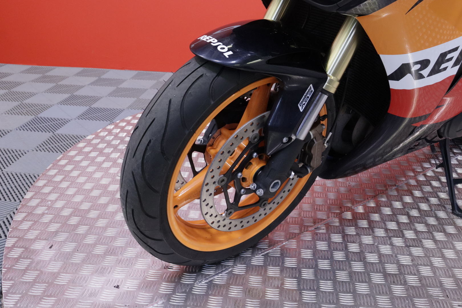 Honda - CBR - 1000 RR Fireblade // Suomi-Pyörä / Akrapovic / Huollettu // - Moottoripyörä