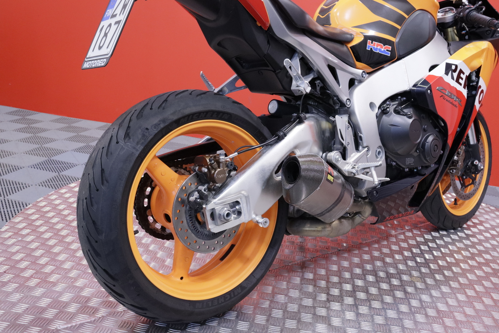 Honda - CBR - 1000 RR Fireblade // Suomi-Pyörä / Akrapovic / Huollettu // - Moottoripyörä