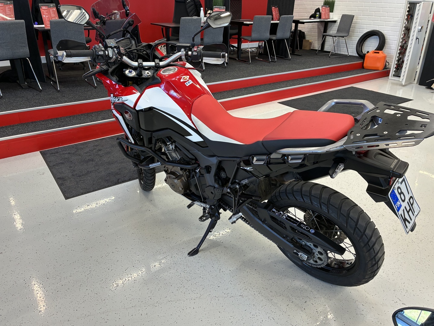 Honda - CRF - 1000L Africa Twin // 2.Om. Suomi-pyörä / Huoltokirja /  Remus  // - Moottoripyörä