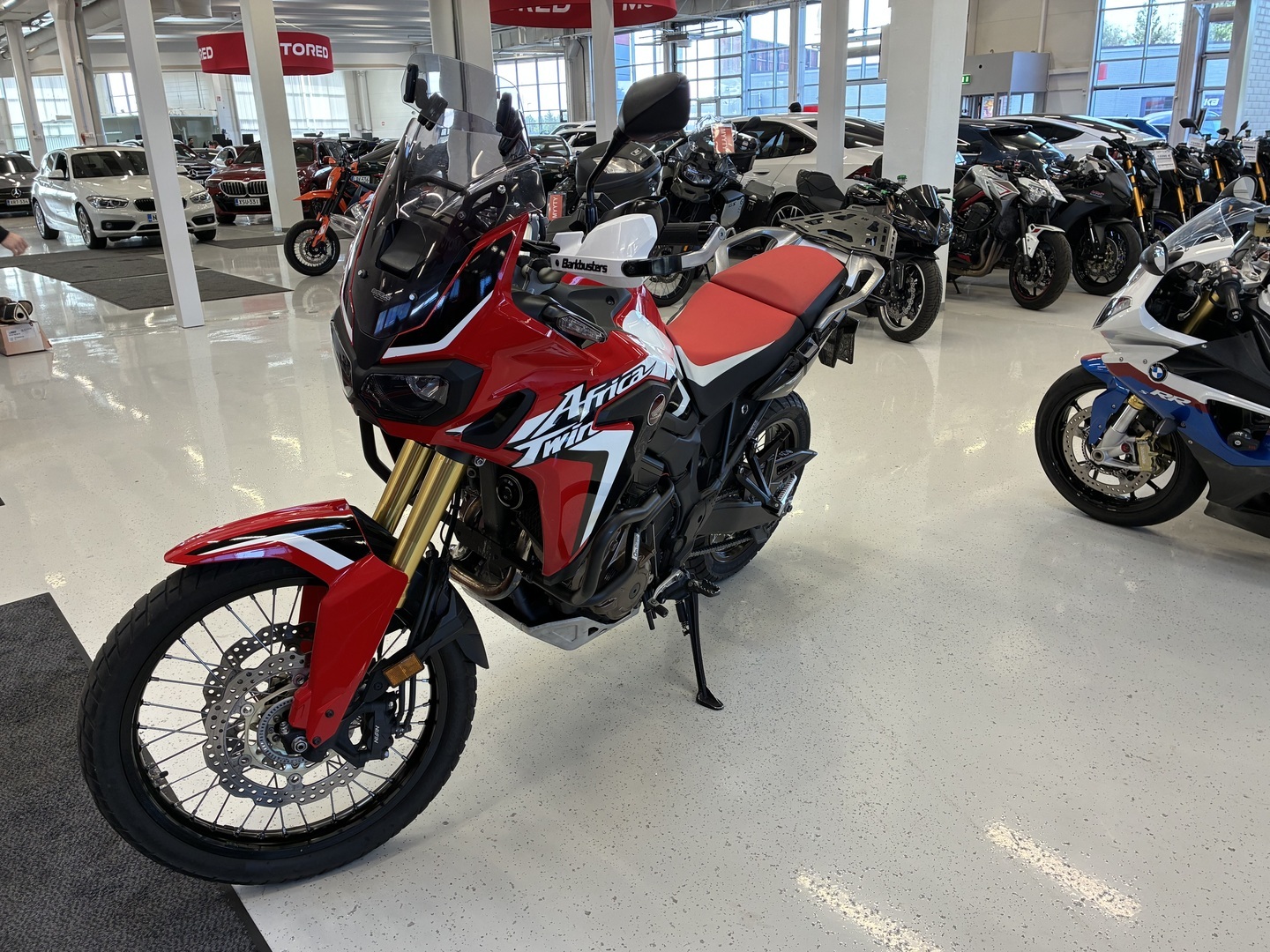 Honda - CRF - 1000L Africa Twin // 2.Om. Suomi-pyörä / Huoltokirja /  Remus  // - Moottoripyörä