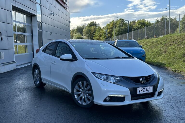 Honda - Civic - 5D 1,8i Executive - Viistoperä