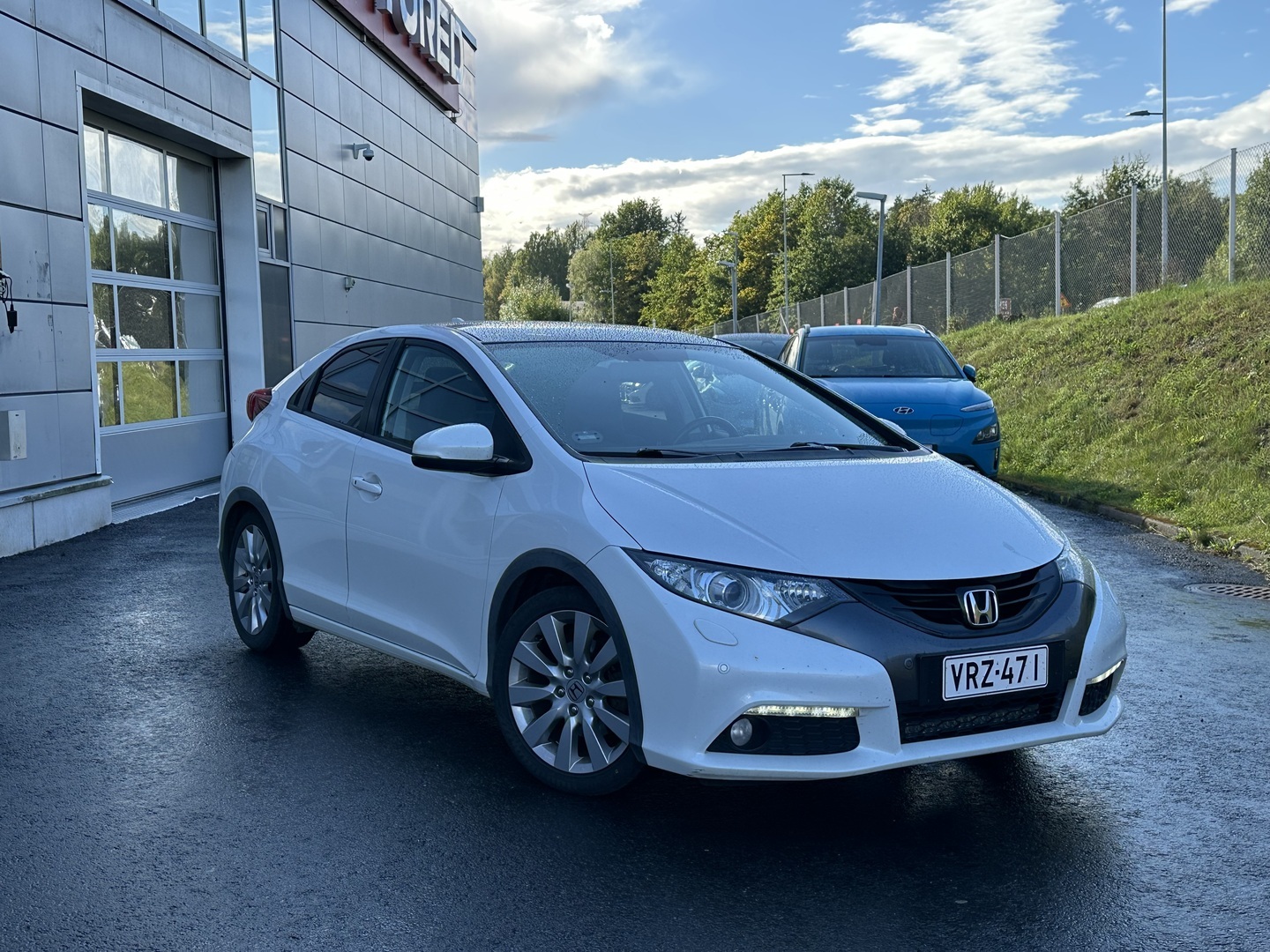 Honda - Civic - 5D 1,8i Executive - Viistoperä