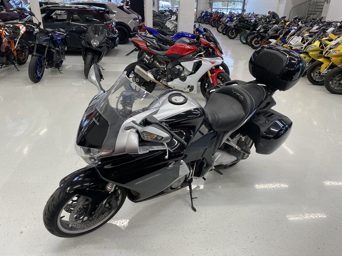 Honda - VFR - 1200 F // Juuri saapunut! / Huoltokirja / 3x Laukut // - Moottoripyörä
