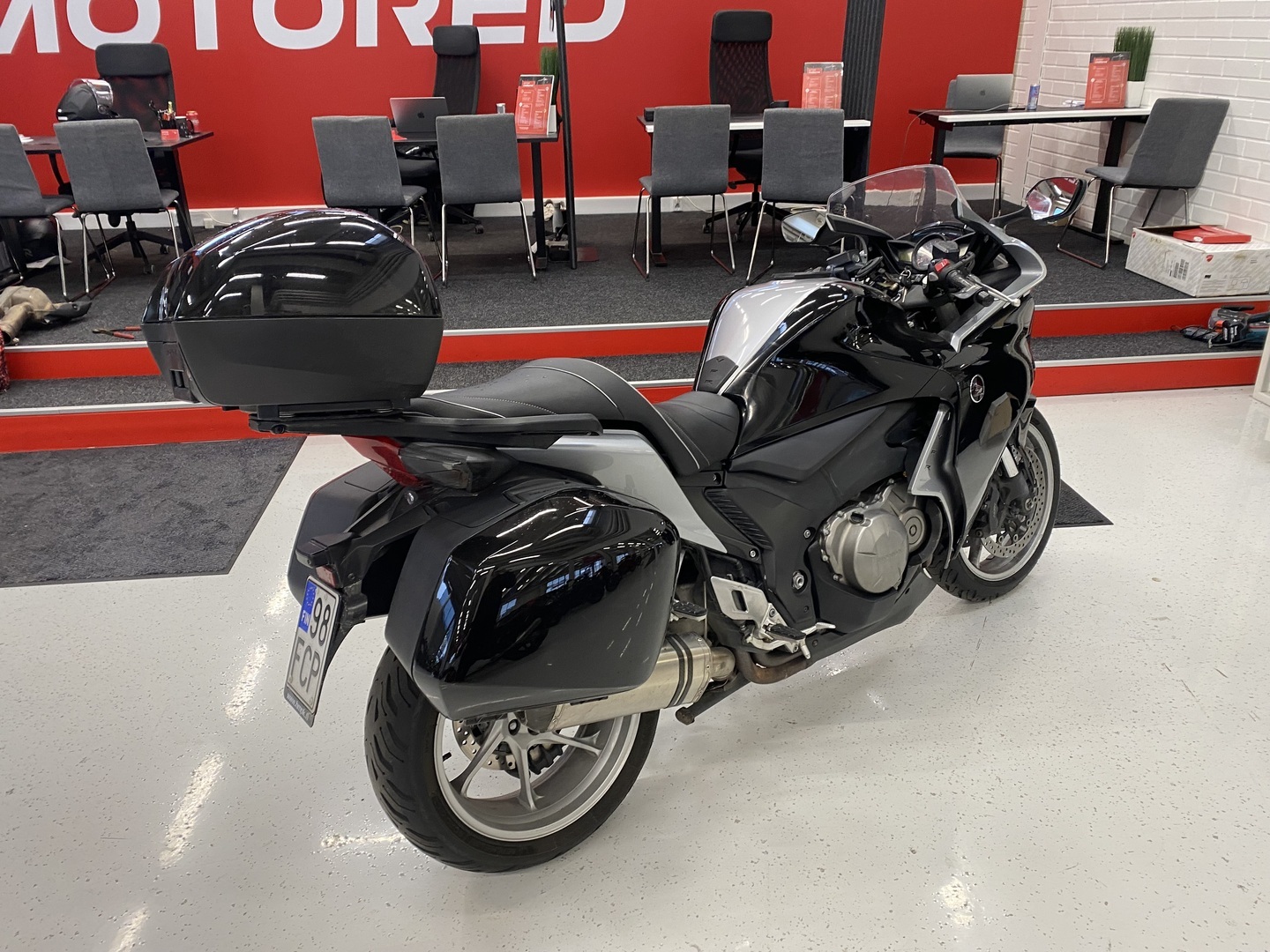 Honda - VFR - 1200 F // Juuri saapunut! / Huoltokirja / 3x Laukut // - Moottoripyörä