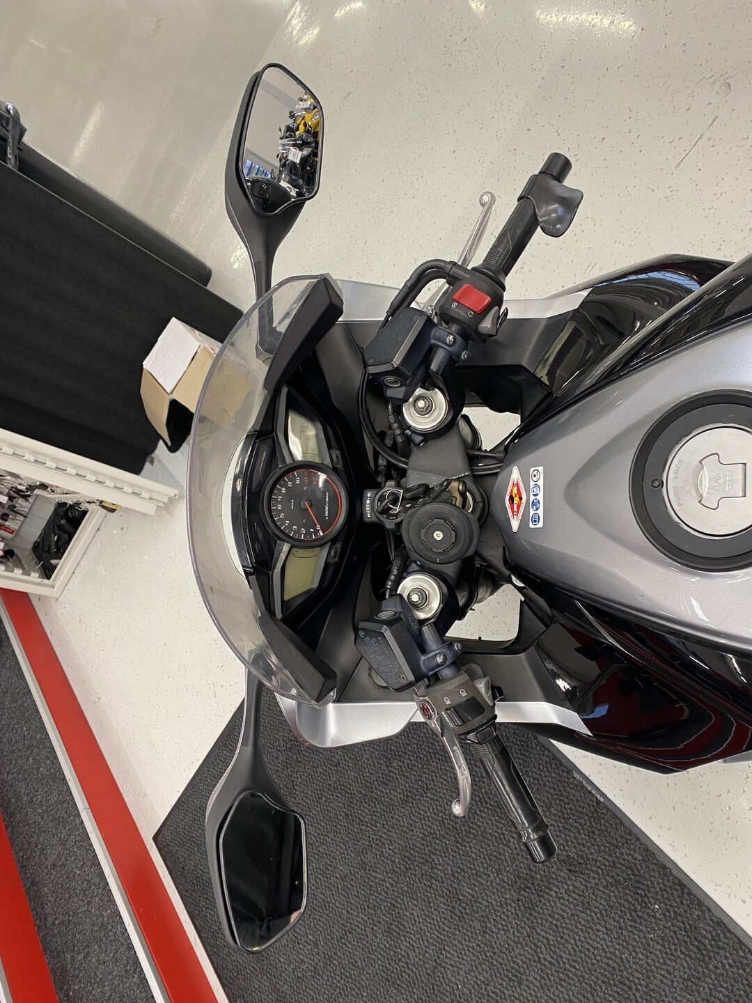Honda - VFR - 1200 F // Juuri saapunut! / Huoltokirja / 3x Laukut // - Moottoripyörä