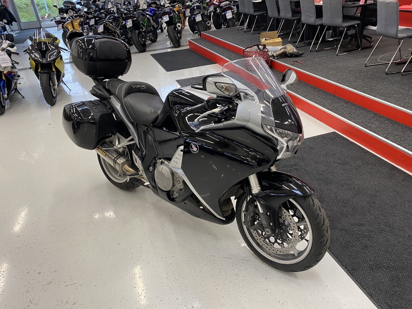Honda - VFR - 1200 F // Juuri saapunut! / Huoltokirja / 3x Laukut // - Moottoripyörä