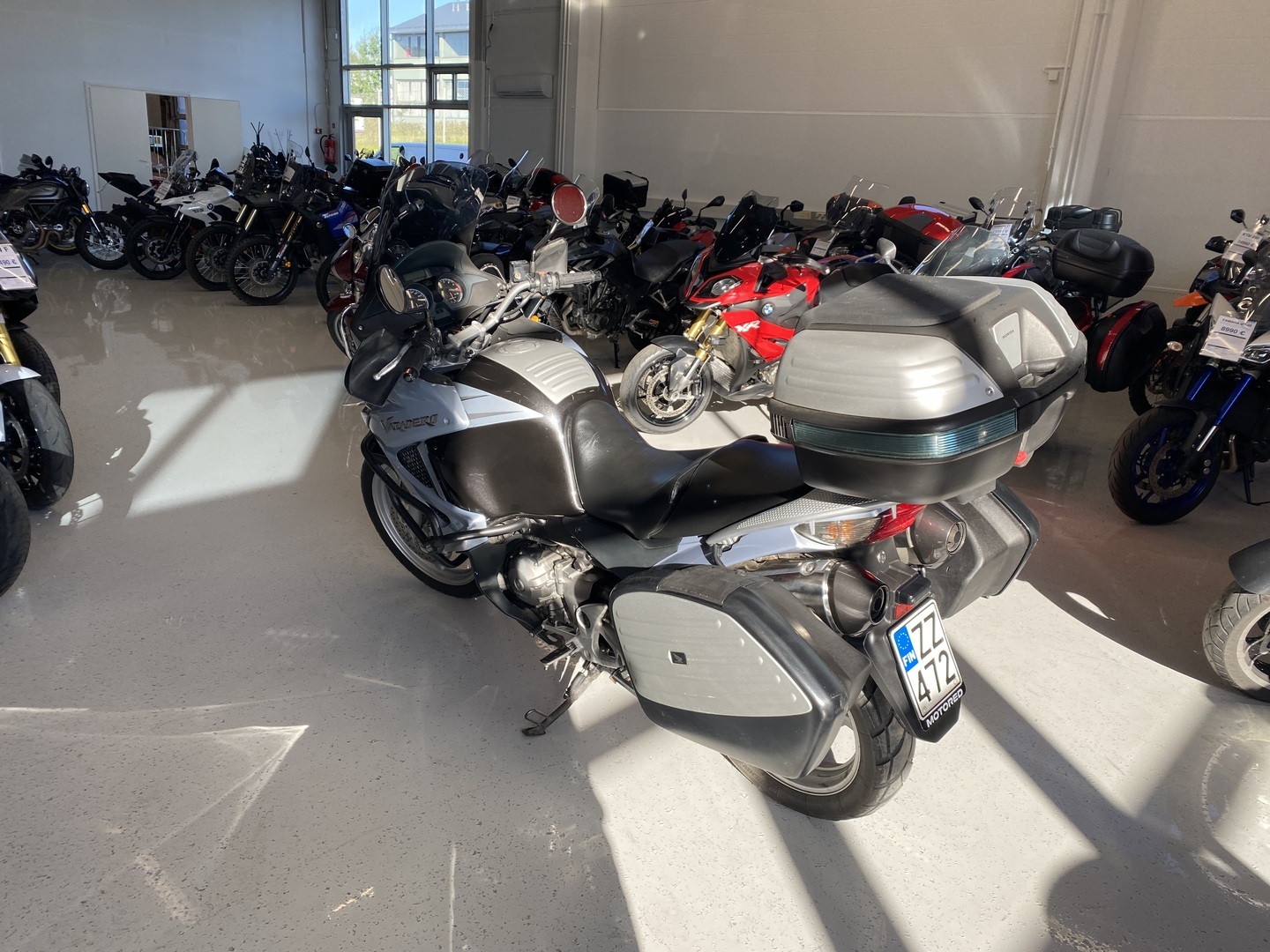 Honda - XL - 1000V Varadero // Juuri saapunut! / Suomi-pyörä / 3x Laukut / Kaatumaraudat // - Moottoripyörä