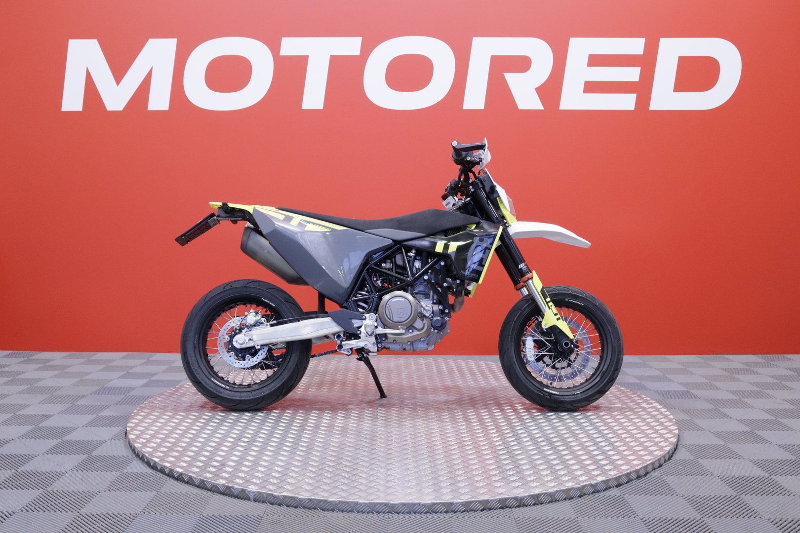 Husqvarna - 701 - Supermoto // A2 / Suomi-pyörä / Cornering ABS / Easy Shift // - Moottoripyörä