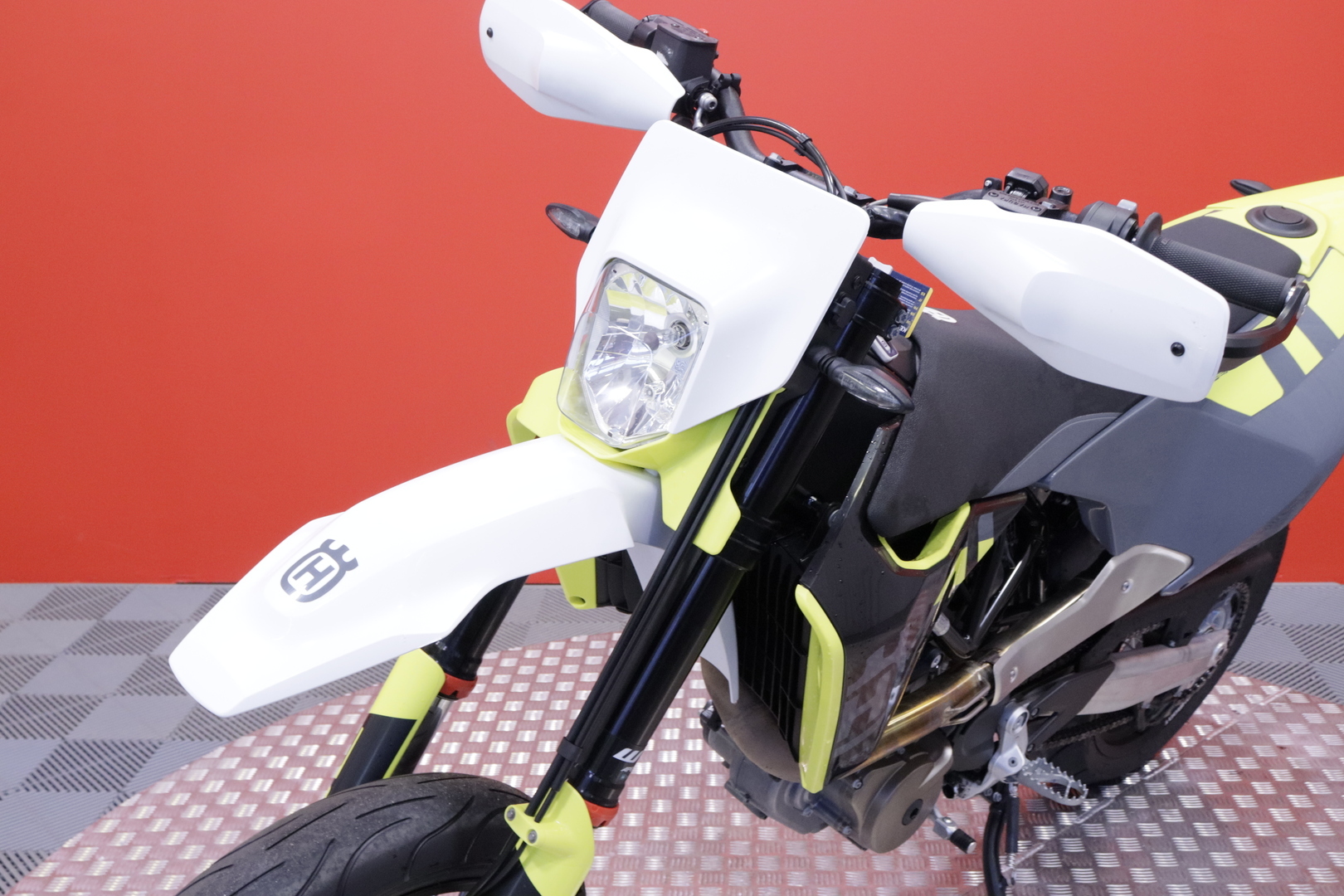 Husqvarna - 701 - Supermoto // A2 / Suomi-pyörä / Cornering ABS / Easy Shift // - Moottoripyörä