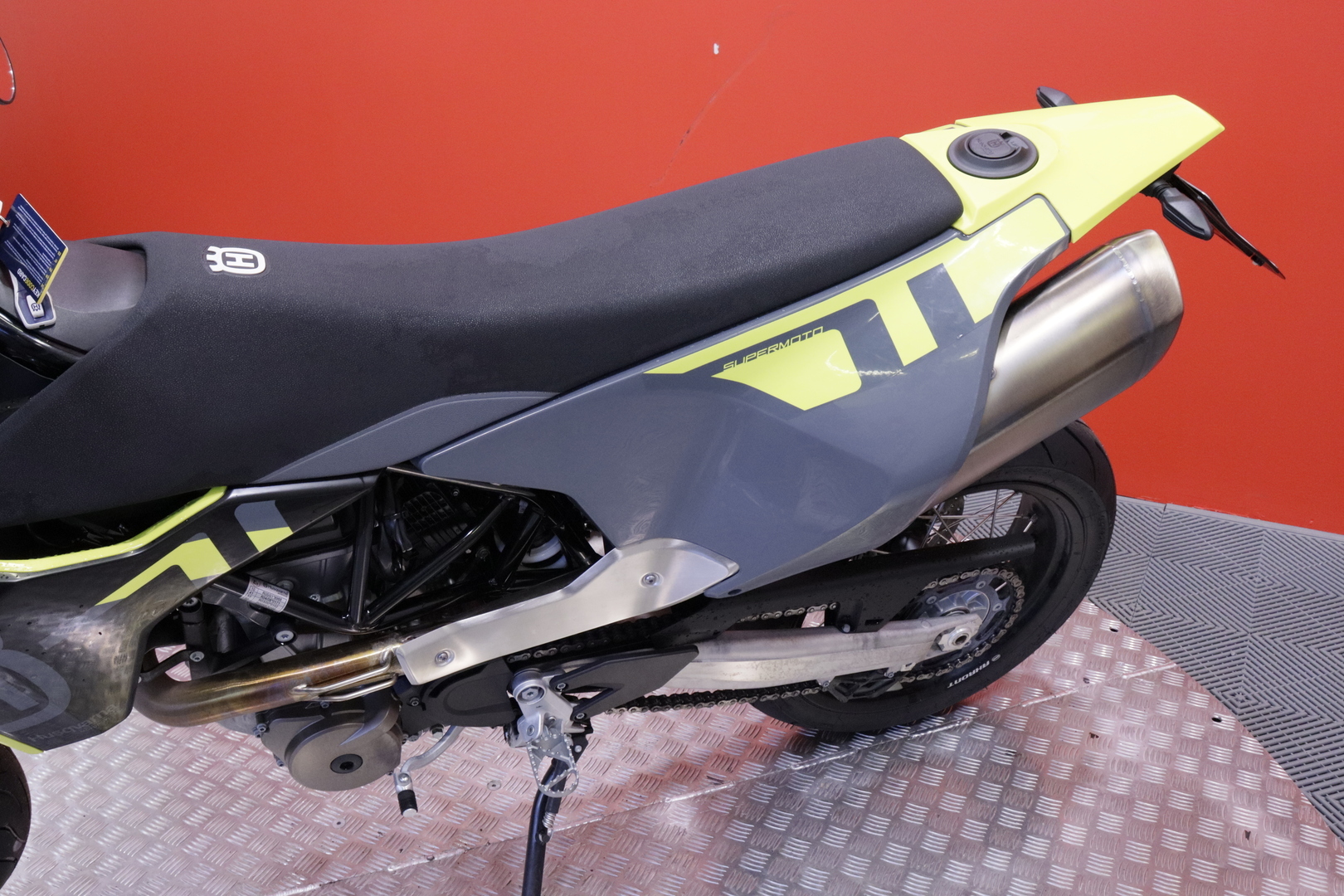 Husqvarna - 701 - Supermoto // A2 / Suomi-pyörä / Cornering ABS / Easy Shift // - Moottoripyörä