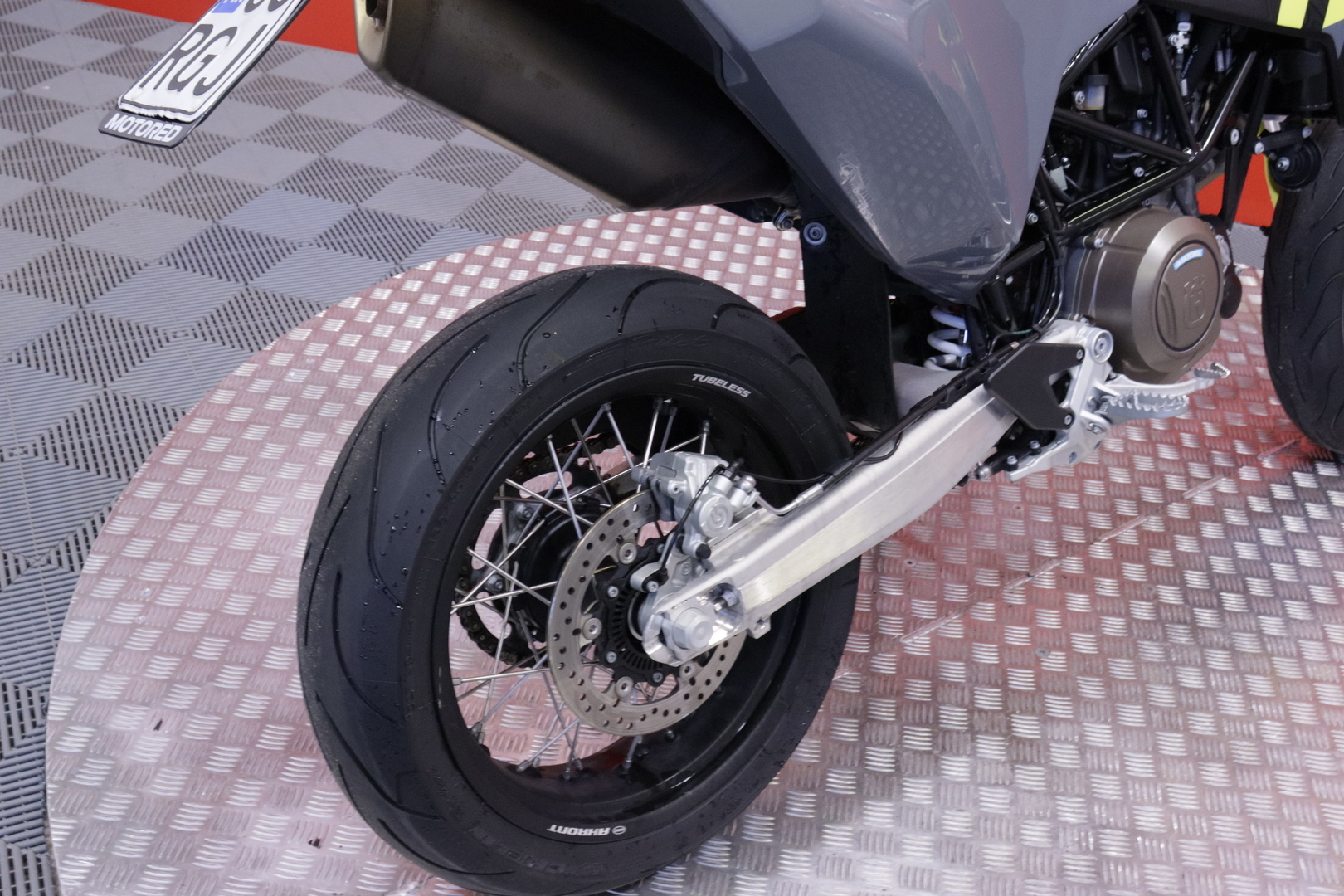 Husqvarna - 701 - Supermoto // A2 / Suomi-pyörä / Cornering ABS / Easy Shift // - Moottoripyörä