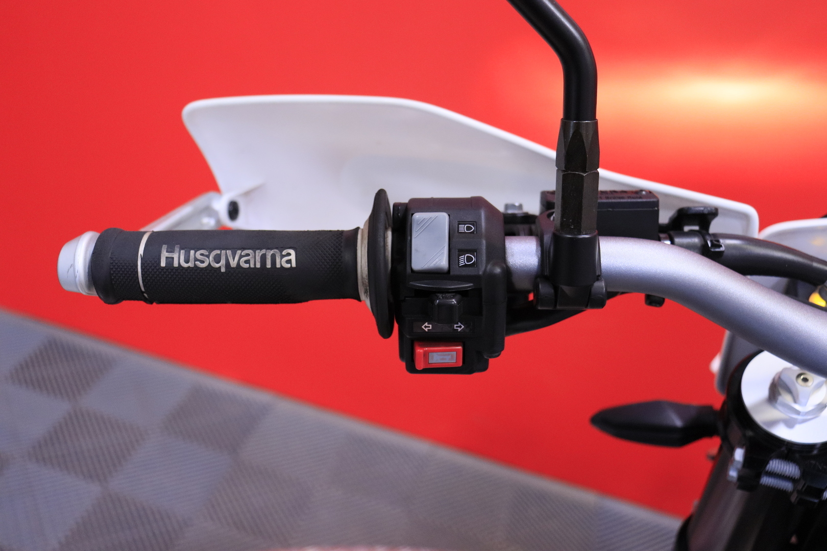 Husqvarna - 701 - Supermoto // Huoltokirja / Alkuperäis kunto! / ABS // - Moottoripyörä