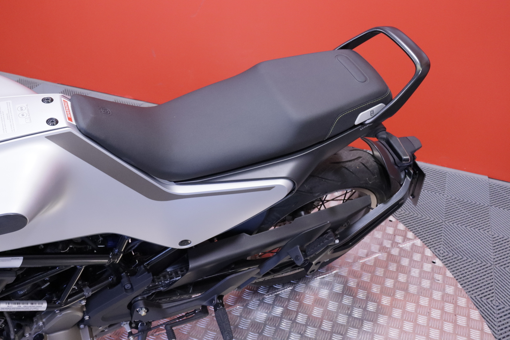Husqvarna - VITPILEN - 401 // Suomi-pyörä / ABS / Led-Takavalo // - Moottoripyörä