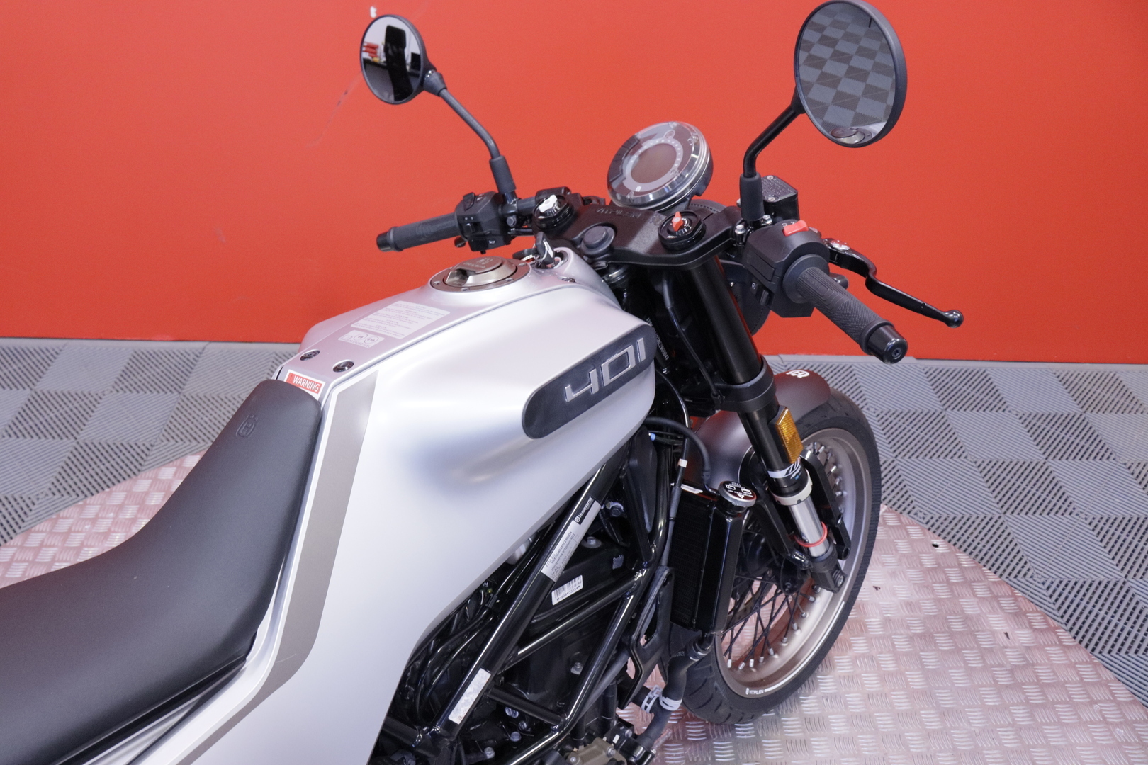 Husqvarna - VITPILEN - 401 // Suomi-pyörä / ABS / Led-Takavalo // - Moottoripyörä
