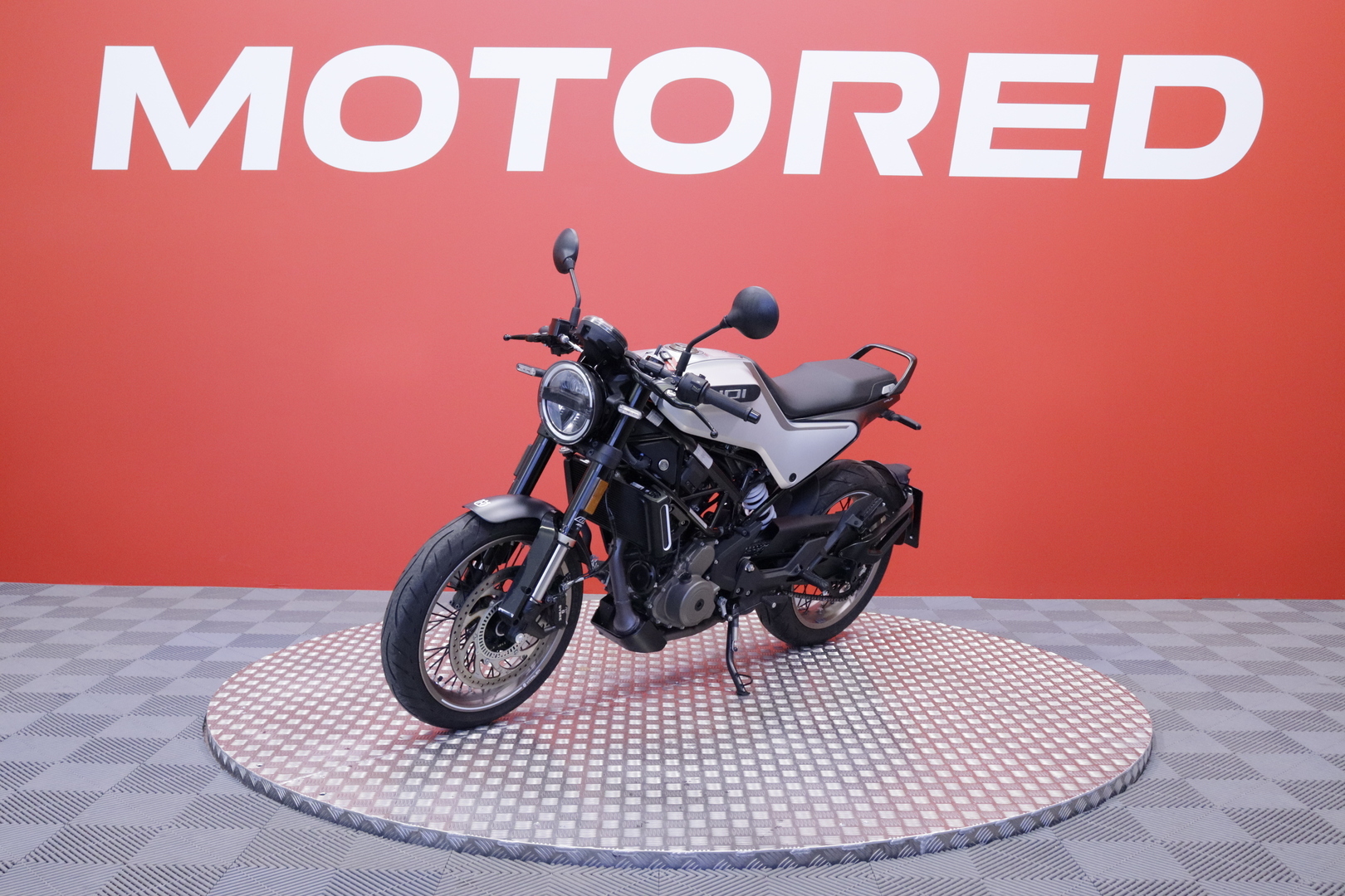 Husqvarna - VITPILEN - 401 // Suomi-pyörä / ABS / Led-Takavalo // - Moottoripyörä