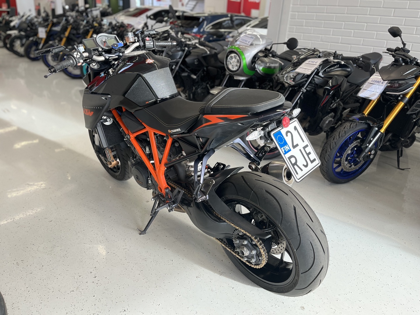 KTM - 1290 - Super Duke R // Ajomodet / Huoltokirja / TCS // - Moottoripyörä