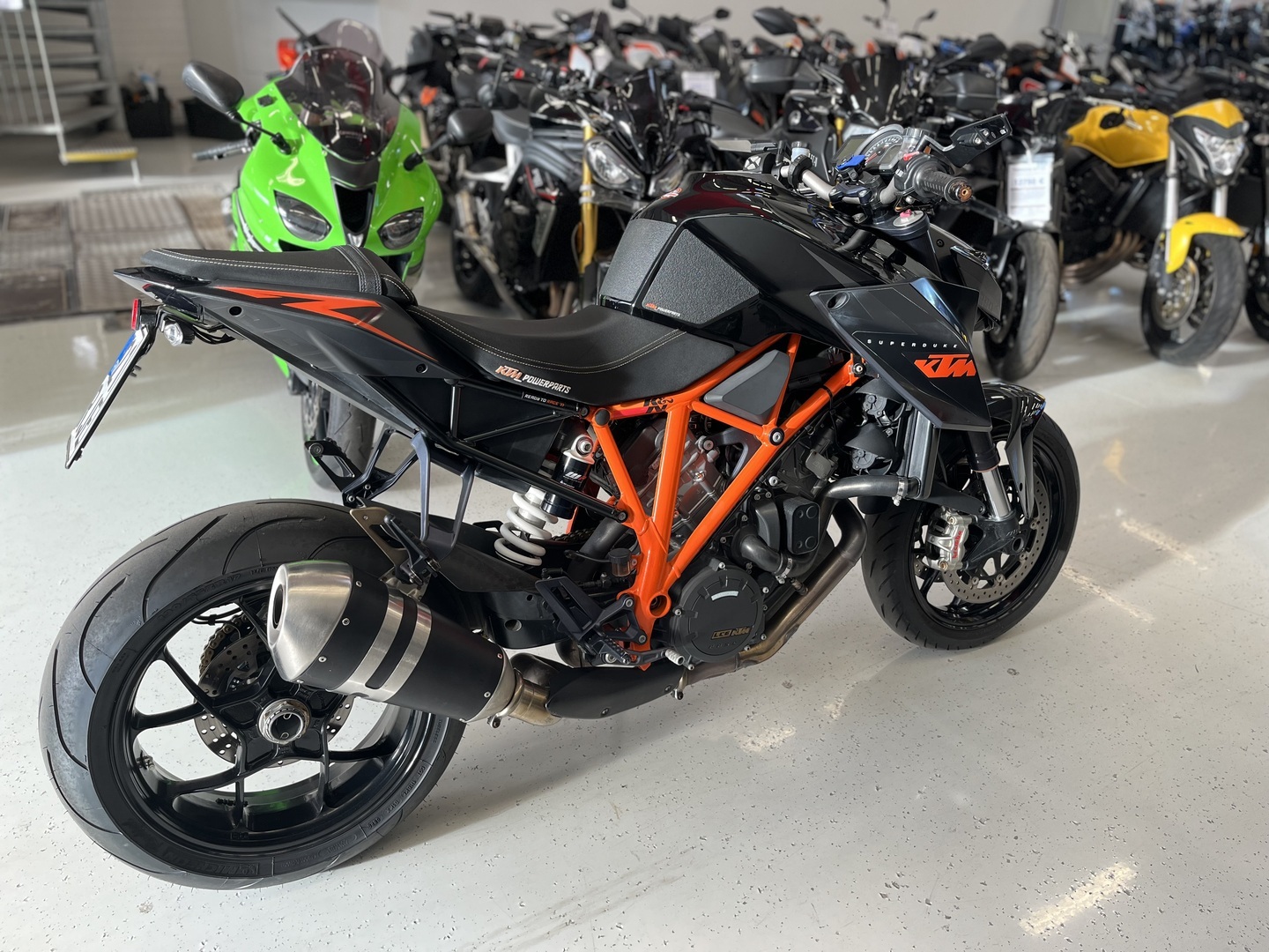 KTM - 1290 - Super Duke R // Ajomodet / Huoltokirja / TCS // - Moottoripyörä